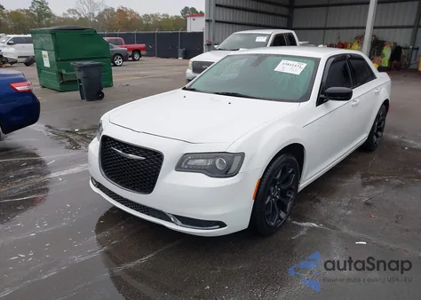 2019 Chrysler 300 Touring z USA, uszkodzony, nr VIN 2C3CCAAG3KH613447